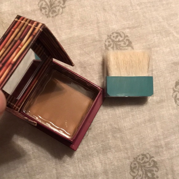 Benefit HOOLA matte bronzer mini - Picture 2 of 3